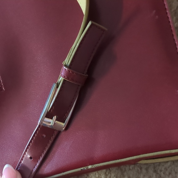 Elegant Burgundy Women's Bag - Picture 3 of 4